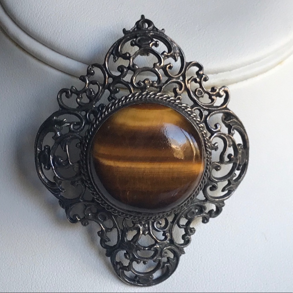 Tiger eye Pendant or pin.